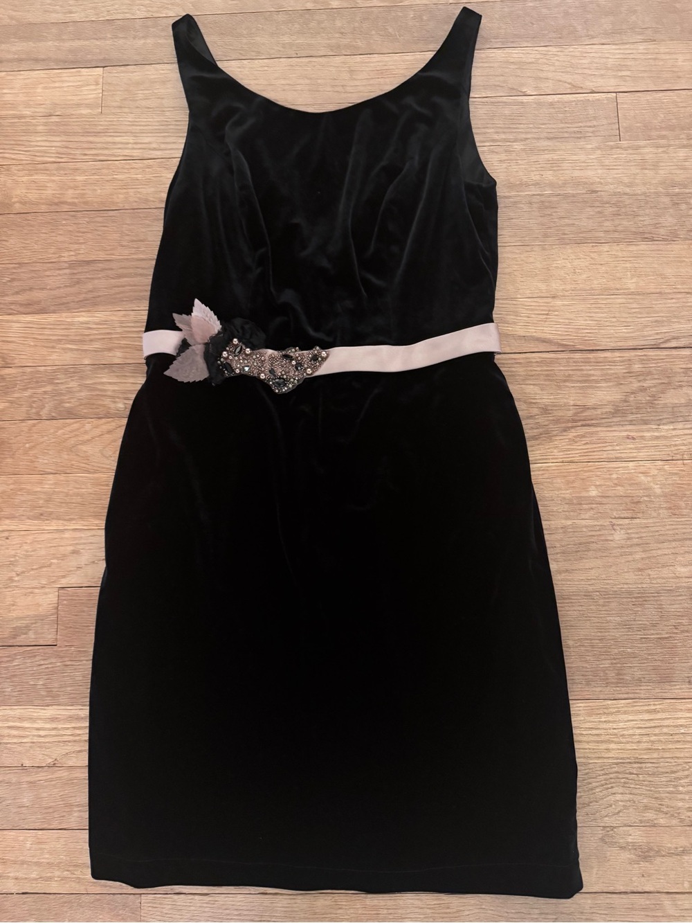 Alfred Angelo Women's Black Velvet Knee Length Sheath Dress - Size 8
 b78